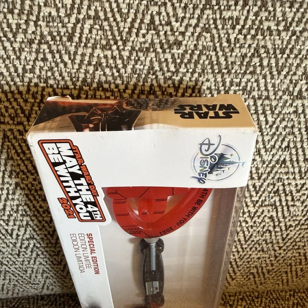DISNEY PARKS STAR WARS MAY THE 4TH BE WITH YOU 2021 KEY (DARTH VADER KEY DESIGN)